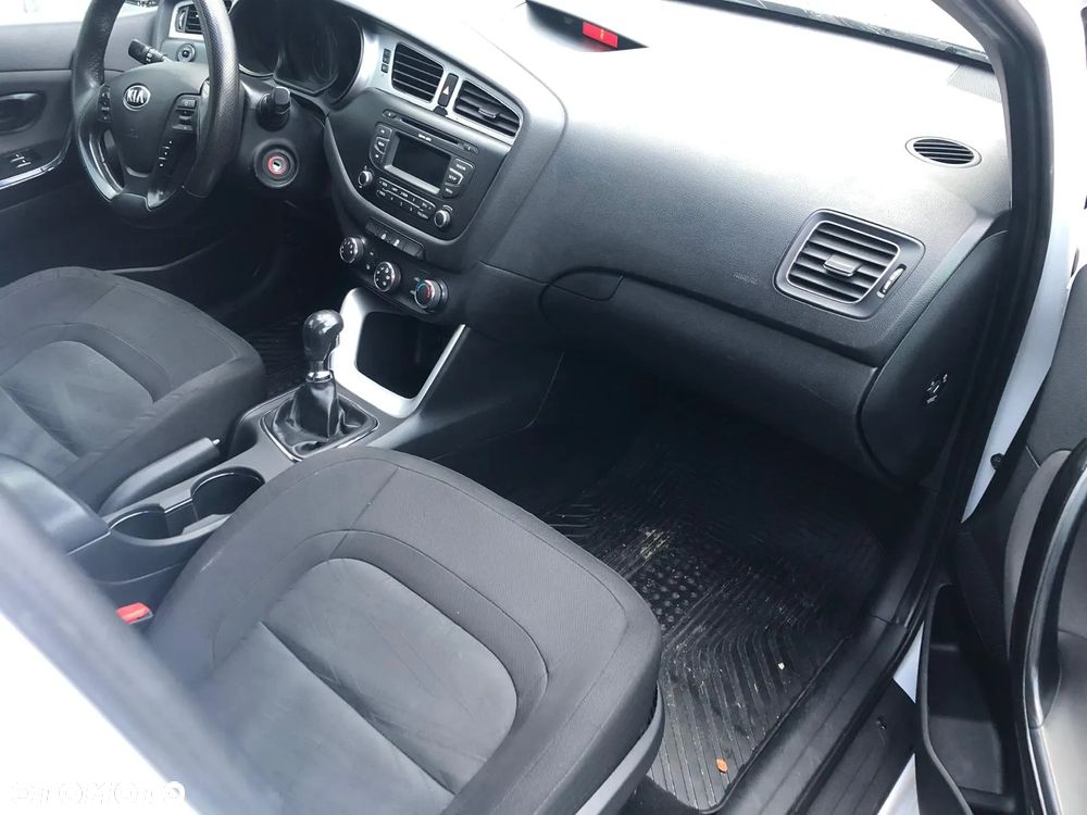 Kia Ceed - 9