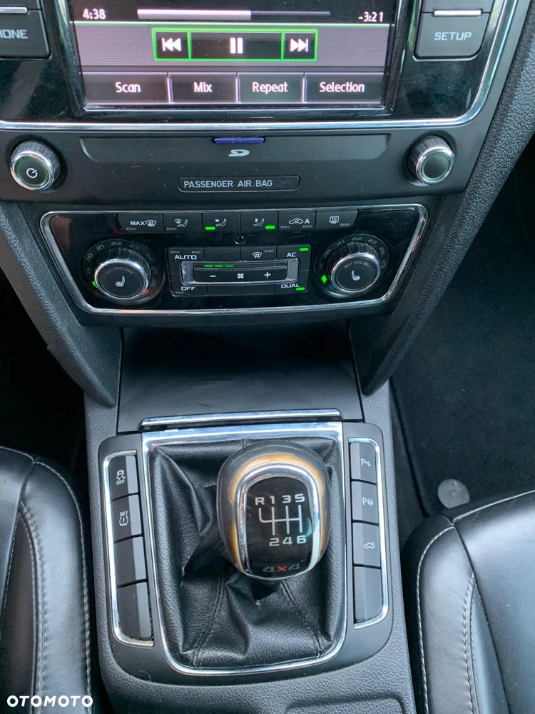 Skoda Superb 2.0 TDI 4x4 Elegance - 17