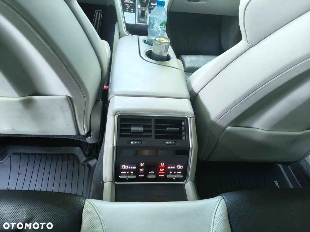 Porsche Panamera - 21