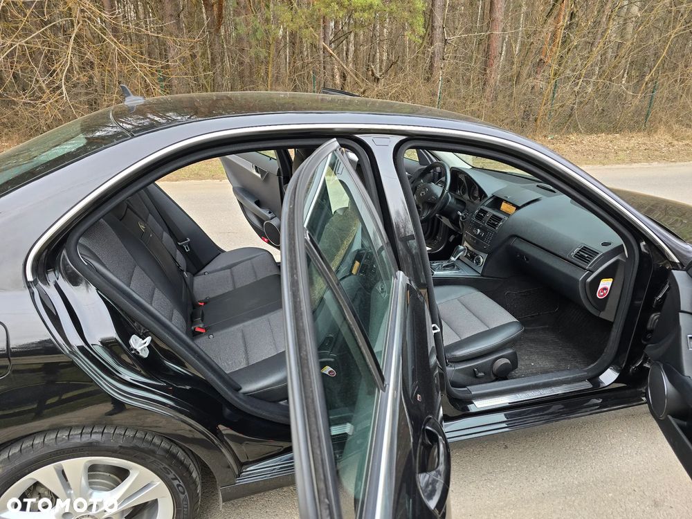 Mercedes-Benz Klasa C 180 CGI Automatik BlueEFFICIENCY Avantgarde - 20