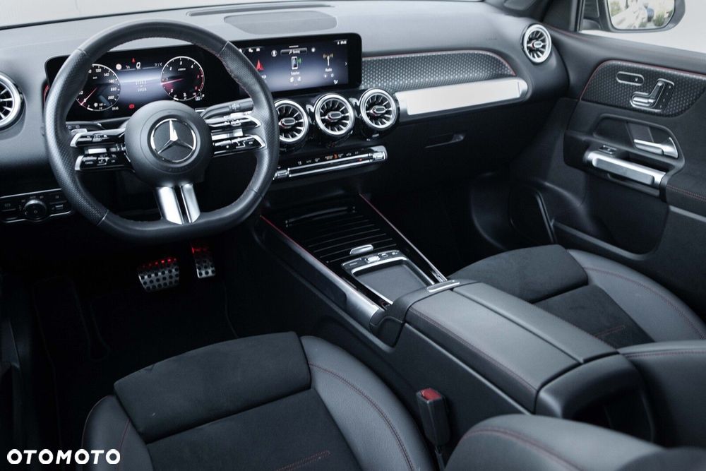 Mercedes-Benz GLB 200 d 4-Matic AMG Line 8G-DCT - 25