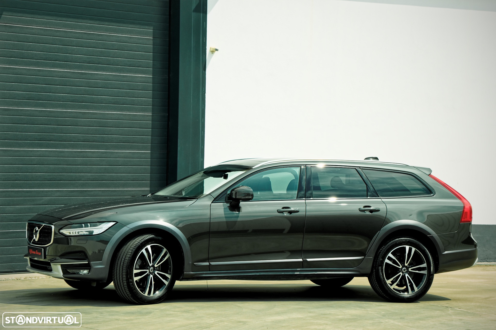 Volvo V90 Cross Country 2.0 D5 Pro AWD Geartronic - 4