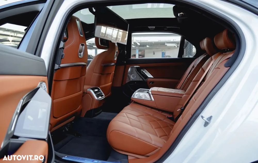BMW Seria 7 740d xDrive MHEV - 26