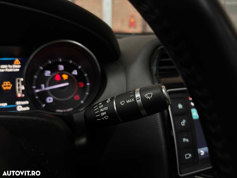 Jaguar XE 2.0 Portfolio - 6