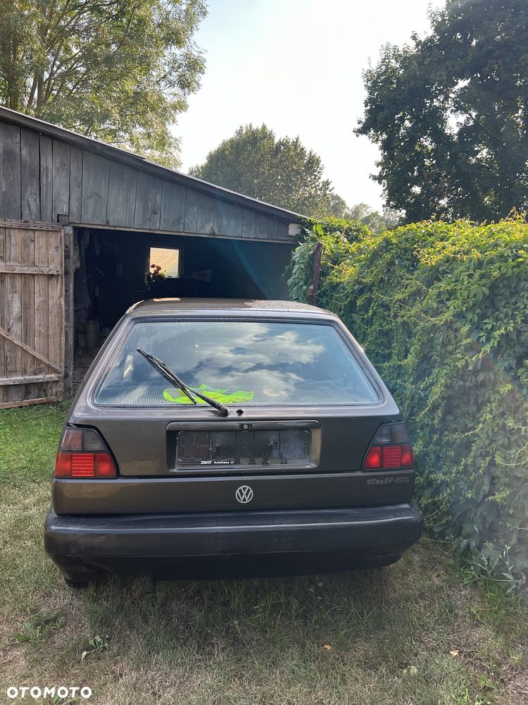 Volkswagen Golf - 1