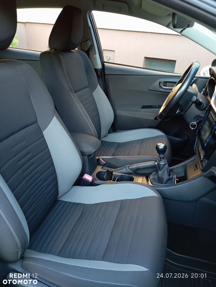 Toyota Auris 1.6 Premium Comfort - 5