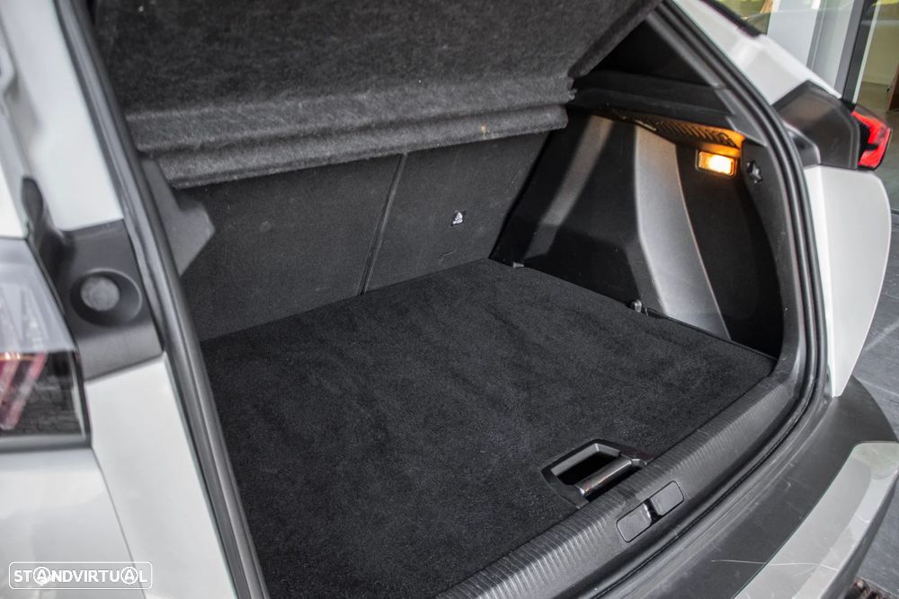 Peugeot 2008 1.2 PureTech Allure EAT8 - 28