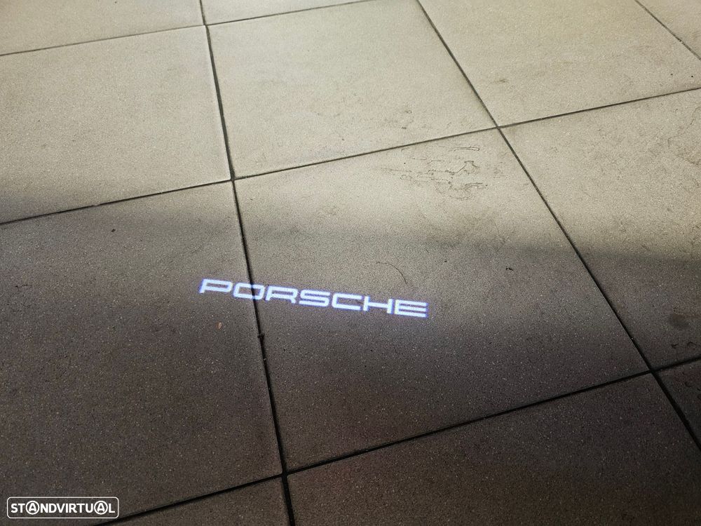 Porsche Taycan Cross Turismo 4 - 31