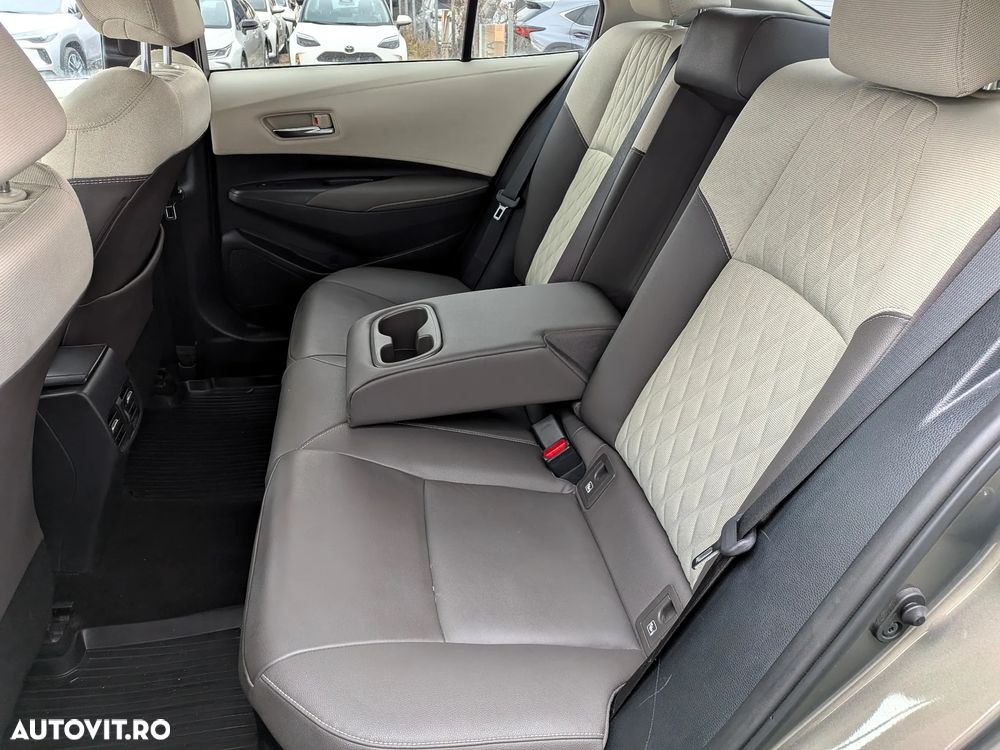 Toyota Corolla 1.8 HSD Exclusive Plus tapiterie Gri - 12