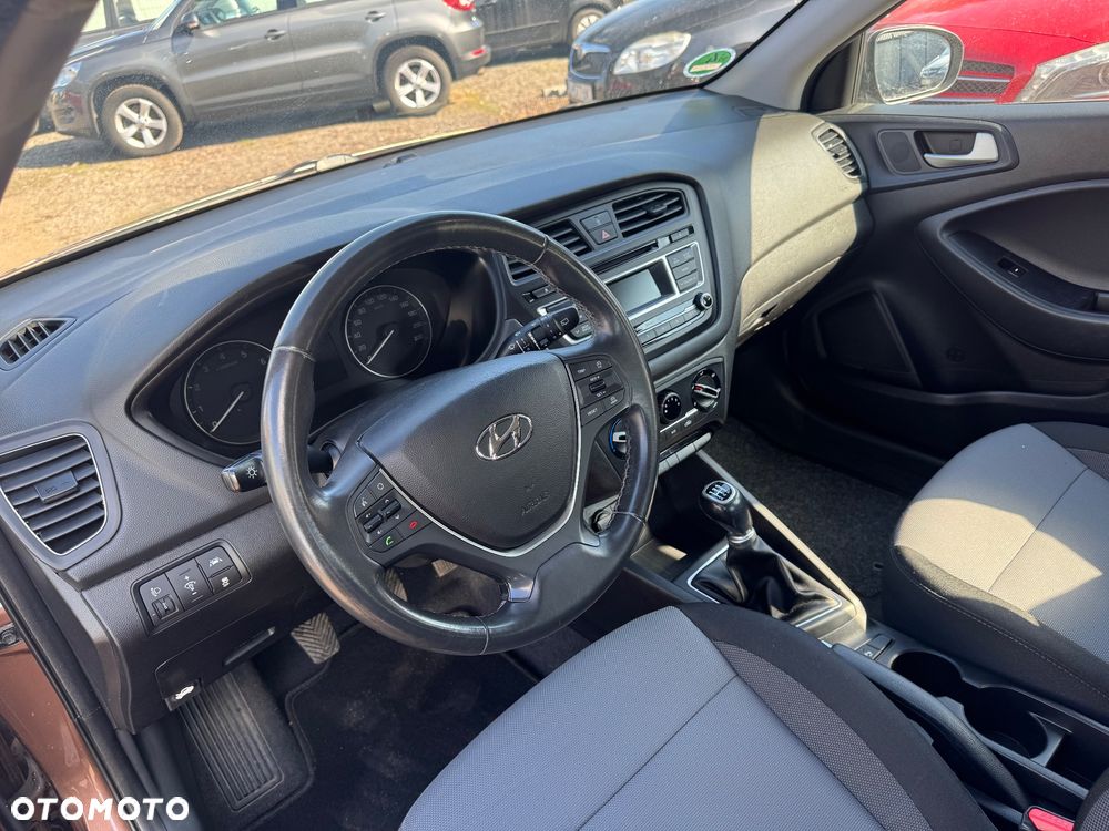 Hyundai i20 blue 1.2 YES Gold - 10