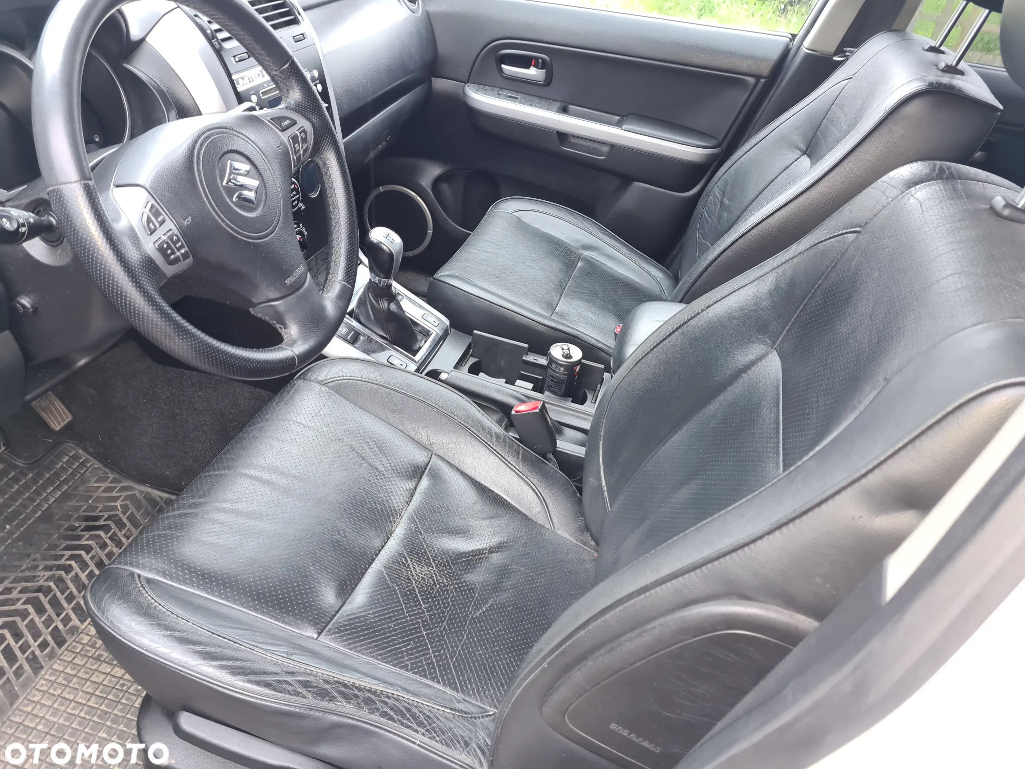 Suzuki Grand Vitara 2.4 Premium - 11