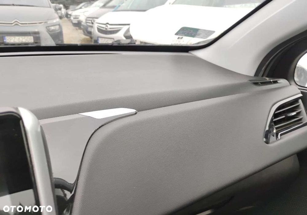Peugeot 208 - 16