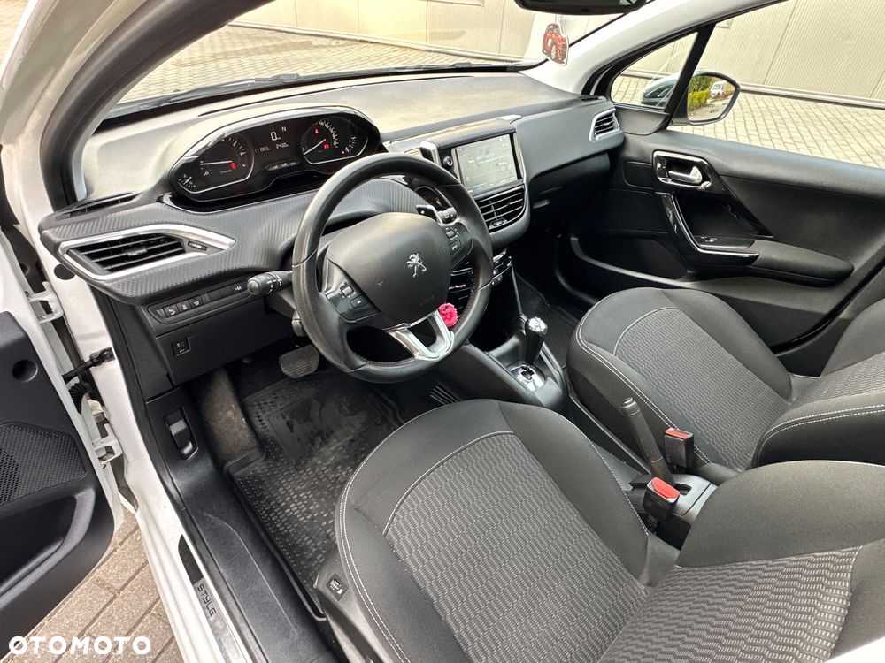 Peugeot 208 - 7