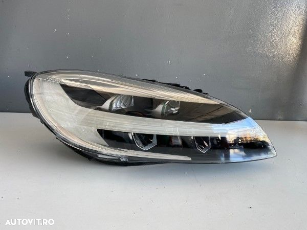 Far dreapta MID LED LHD VOLVO V40 2012-2019 32228484