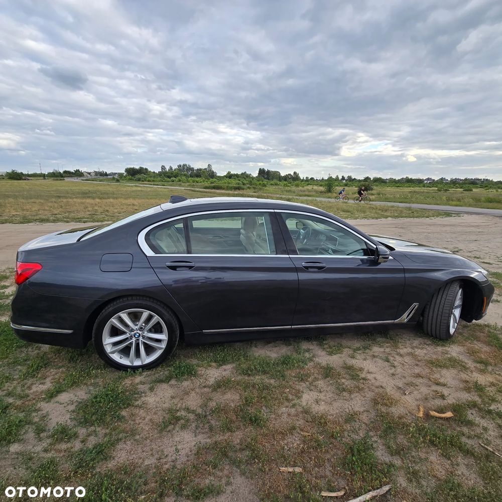 BMW Seria 7 750Li Edition Exclusive - 10