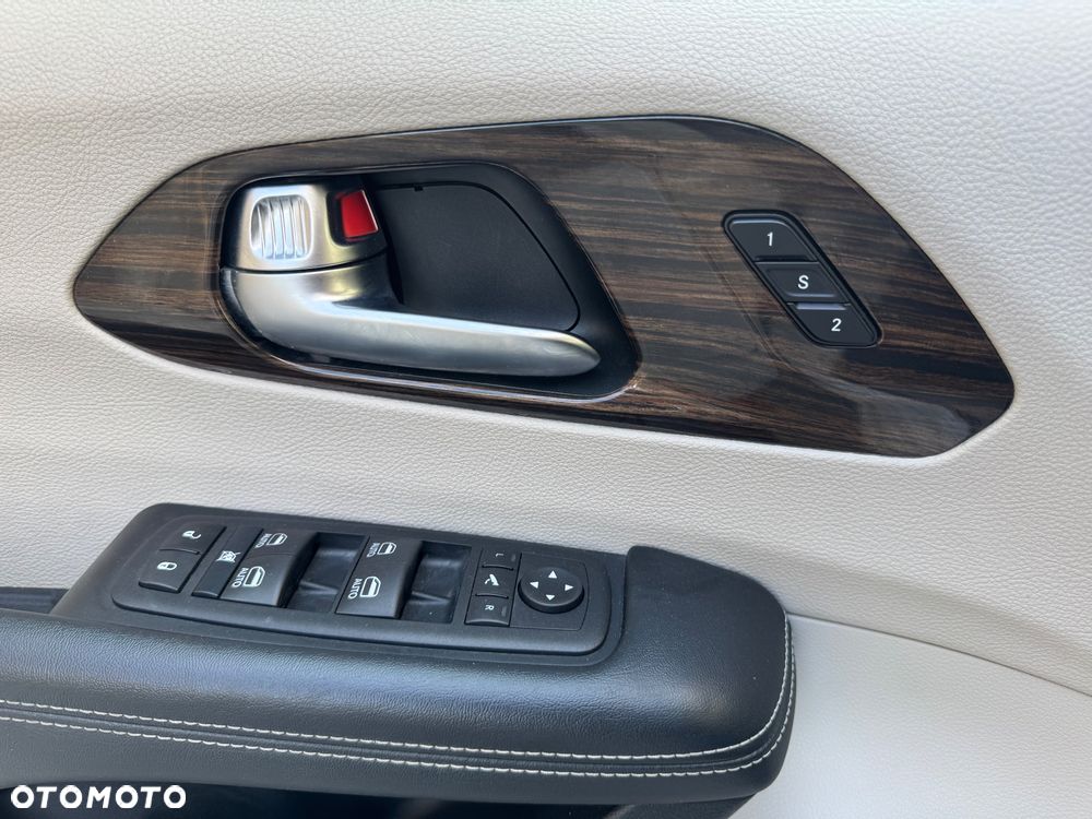 Chrysler Pacifica - 17