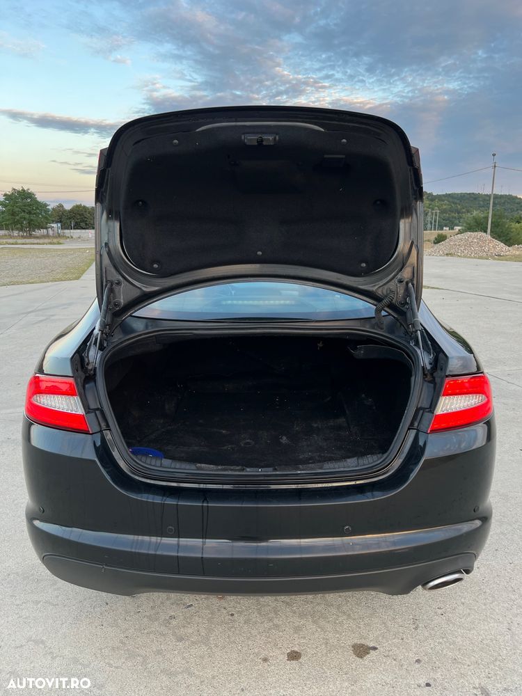 Jaguar XF 2.2D - 8