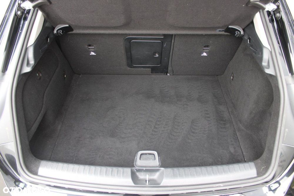 Mercedes-Benz GLA - 11