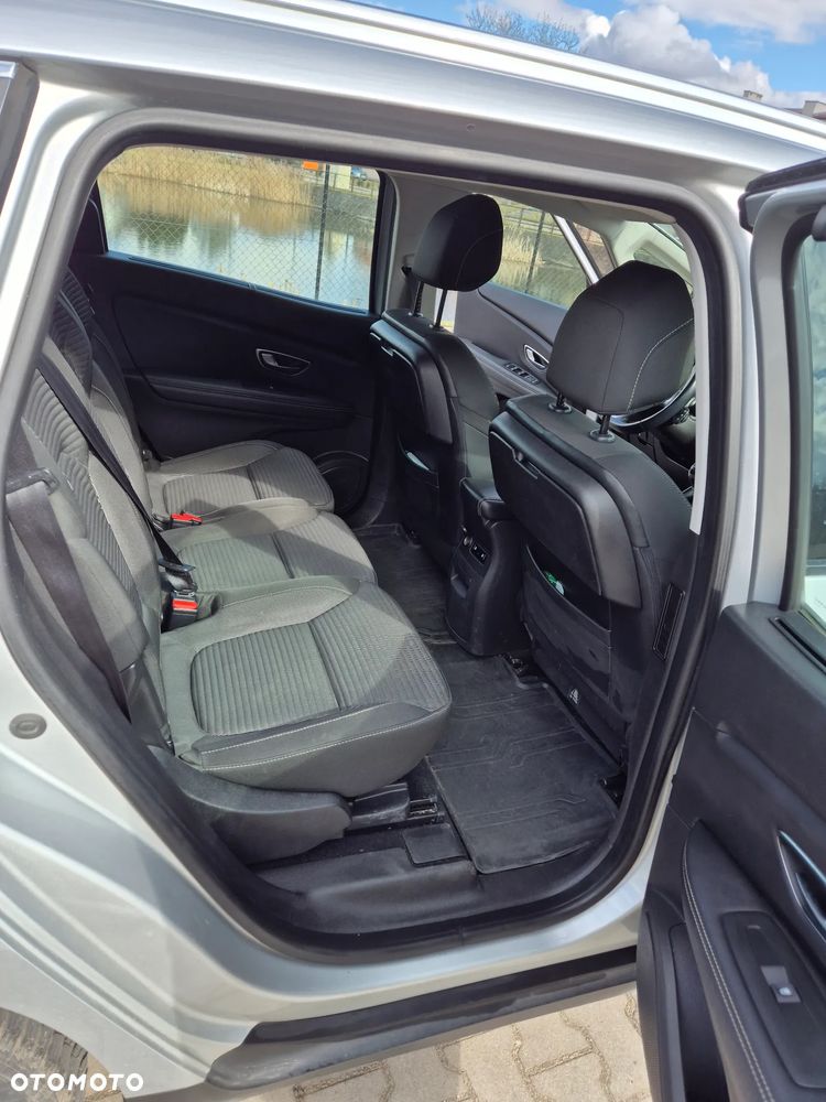 Renault Grand Scenic - 16