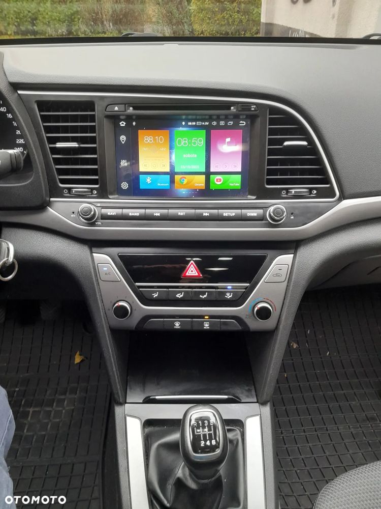 Hyundai Elantra 1.6 Classic + - 17