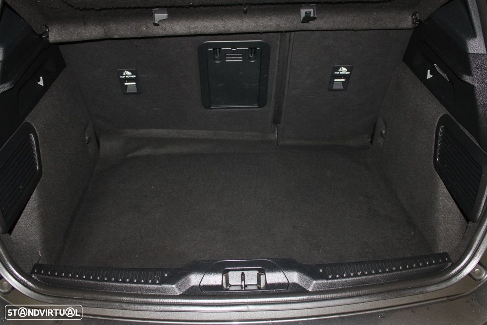 Ford Focus 1.0 EcoBoost MHEV ST-Line - 27