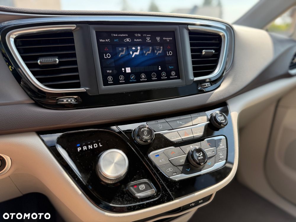 Chrysler Pacifica - 19