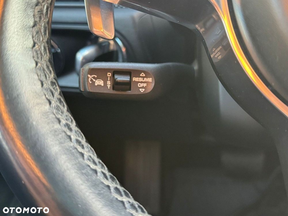 Porsche Macan Turbo - 24