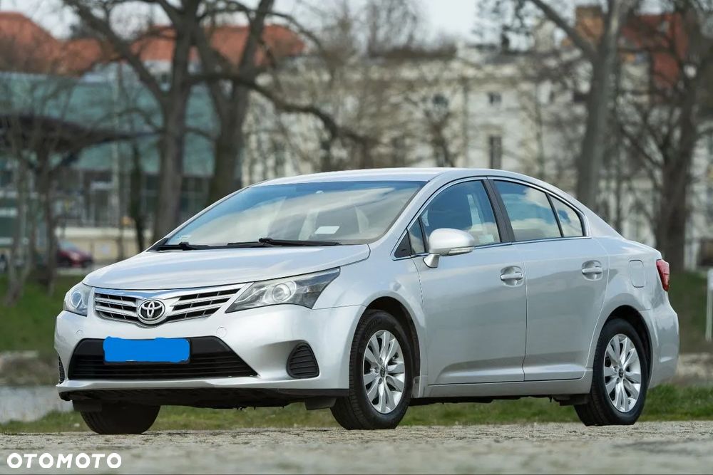 Toyota Avensis 1.8 Luna - 1