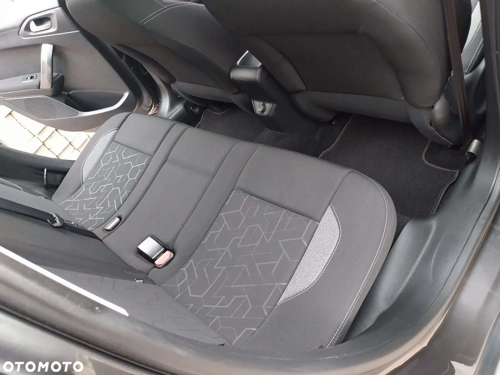Peugeot 2008 - 13