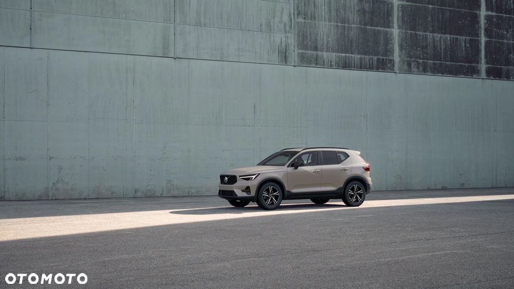 Volvo XC 40 B3 Plus Dark - 4