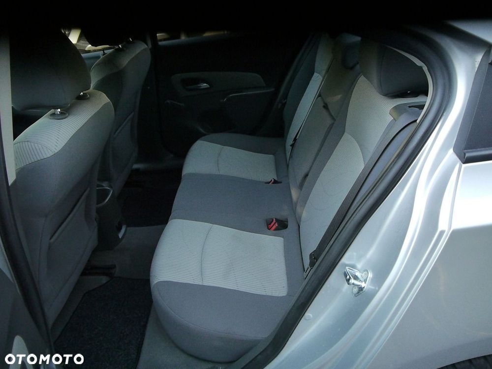 Chevrolet Cruze - 25