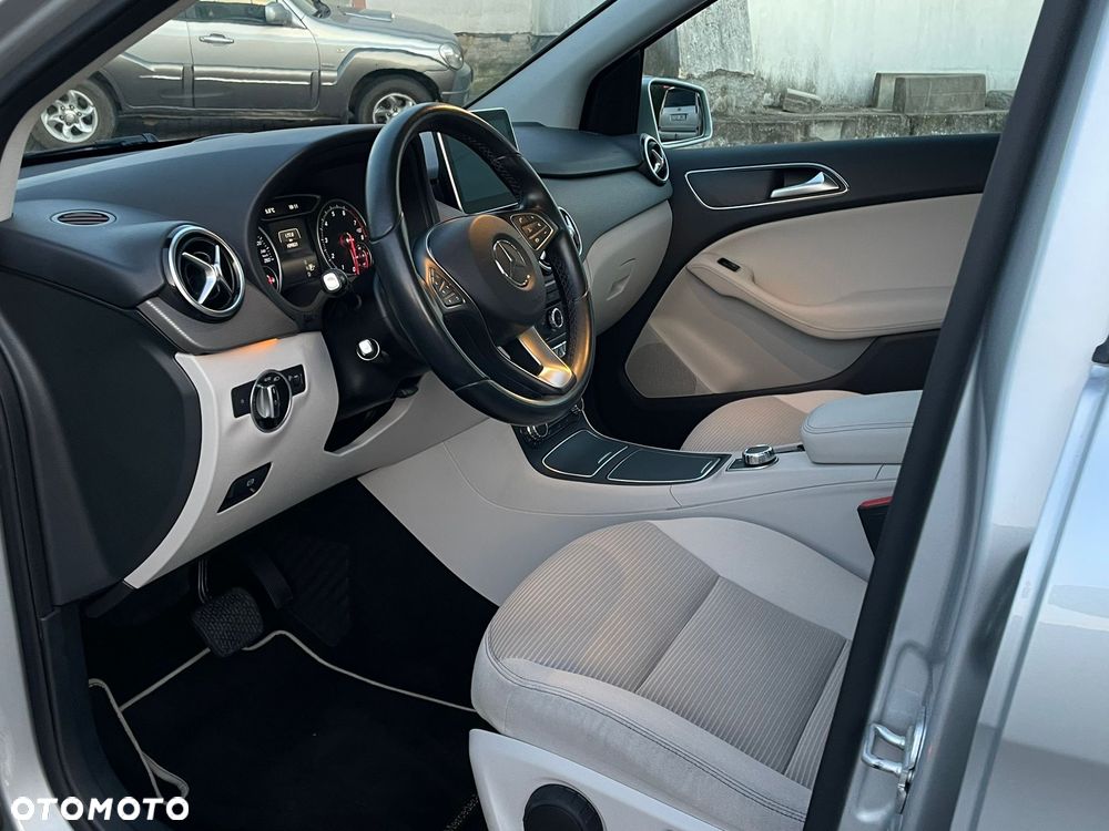 Mercedes-Benz Klasa B 180 7G-DCT Urban - 8