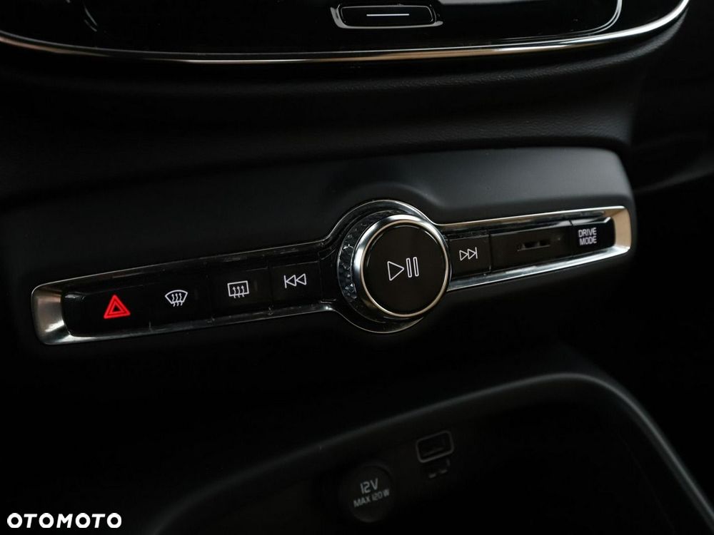 Volvo XC 40 D4 AWD Momentum Pro - 30
