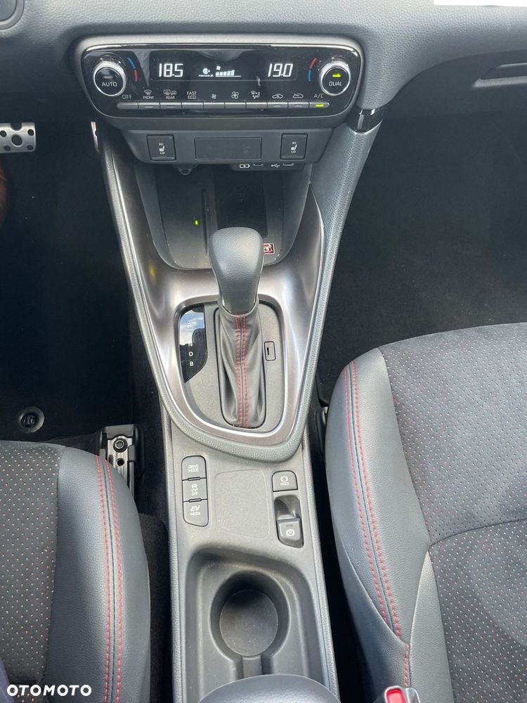 Toyota Yaris - 12