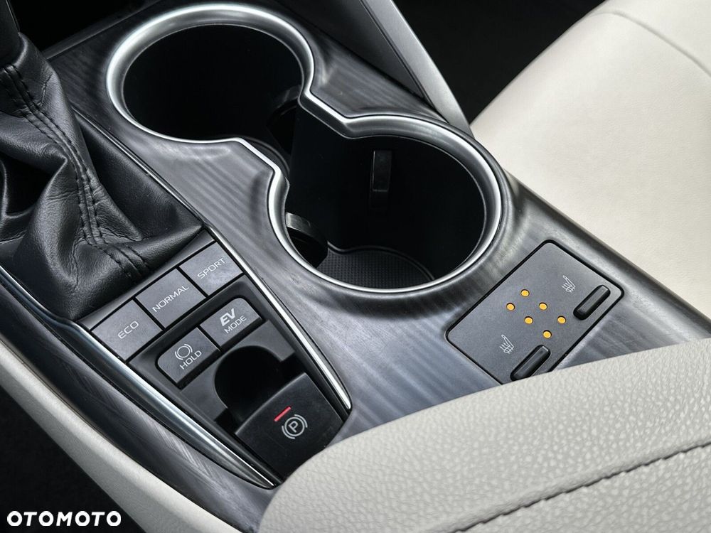 Toyota Camry - 22