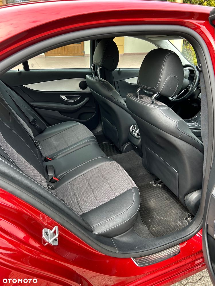 Mercedes-Benz Klasa E 220 d 4Matic 9G-TRONIC Avantgarde - 16