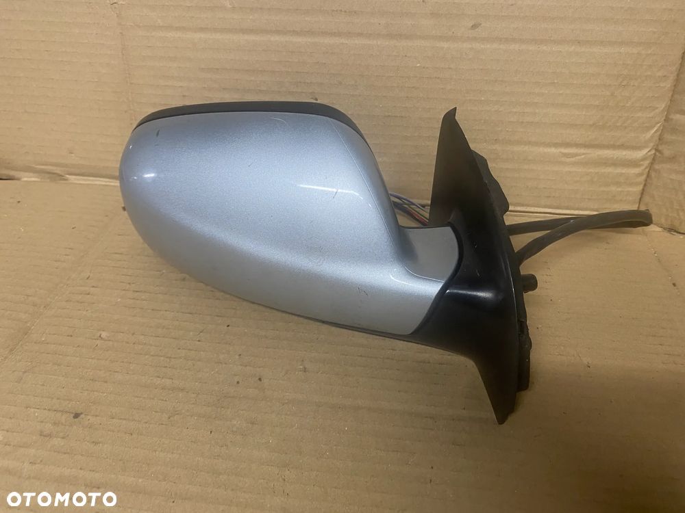 LUSTERKO PRAWE 8PIN PEUGEOT 307 96577215XT06 - 2