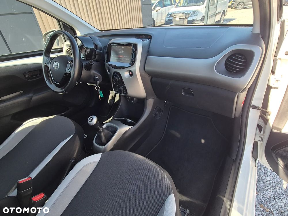 Toyota Aygo x-play Eco - 33