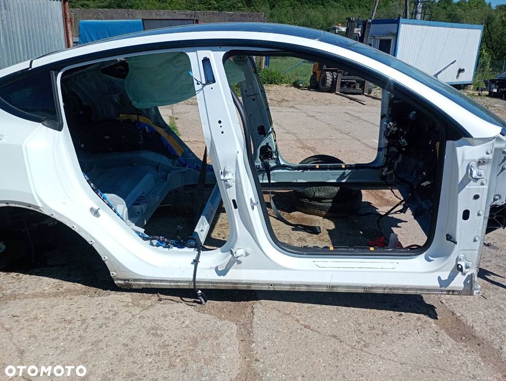 KAROSERIA ĆWIARTKA BŁOTNIK PRÓG DACH PODŁUŻNICA  TESLA MODEL Y (5YJY) 2019 - 2022 EV 235 kW - 4