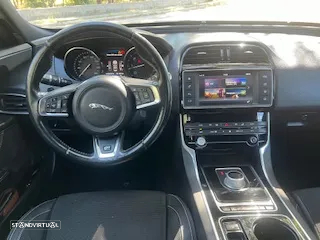 Jaguar XE 2.0 D R-Sport - 4