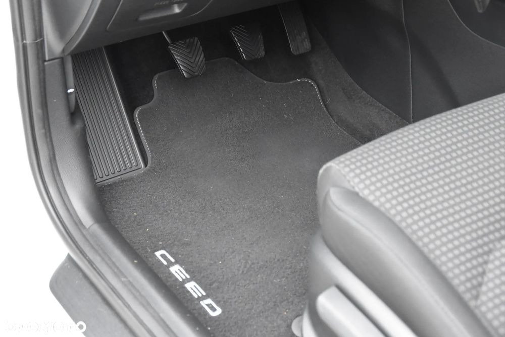 Kia Ceed 1.4 CVVT ISG Vision - 28