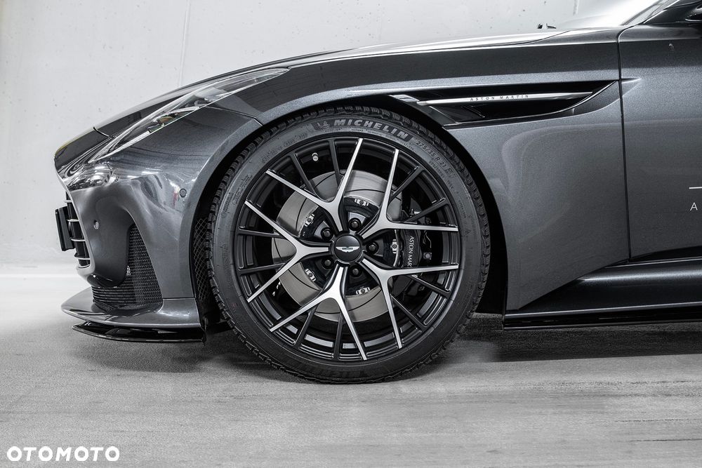 Aston Martin DB - 10