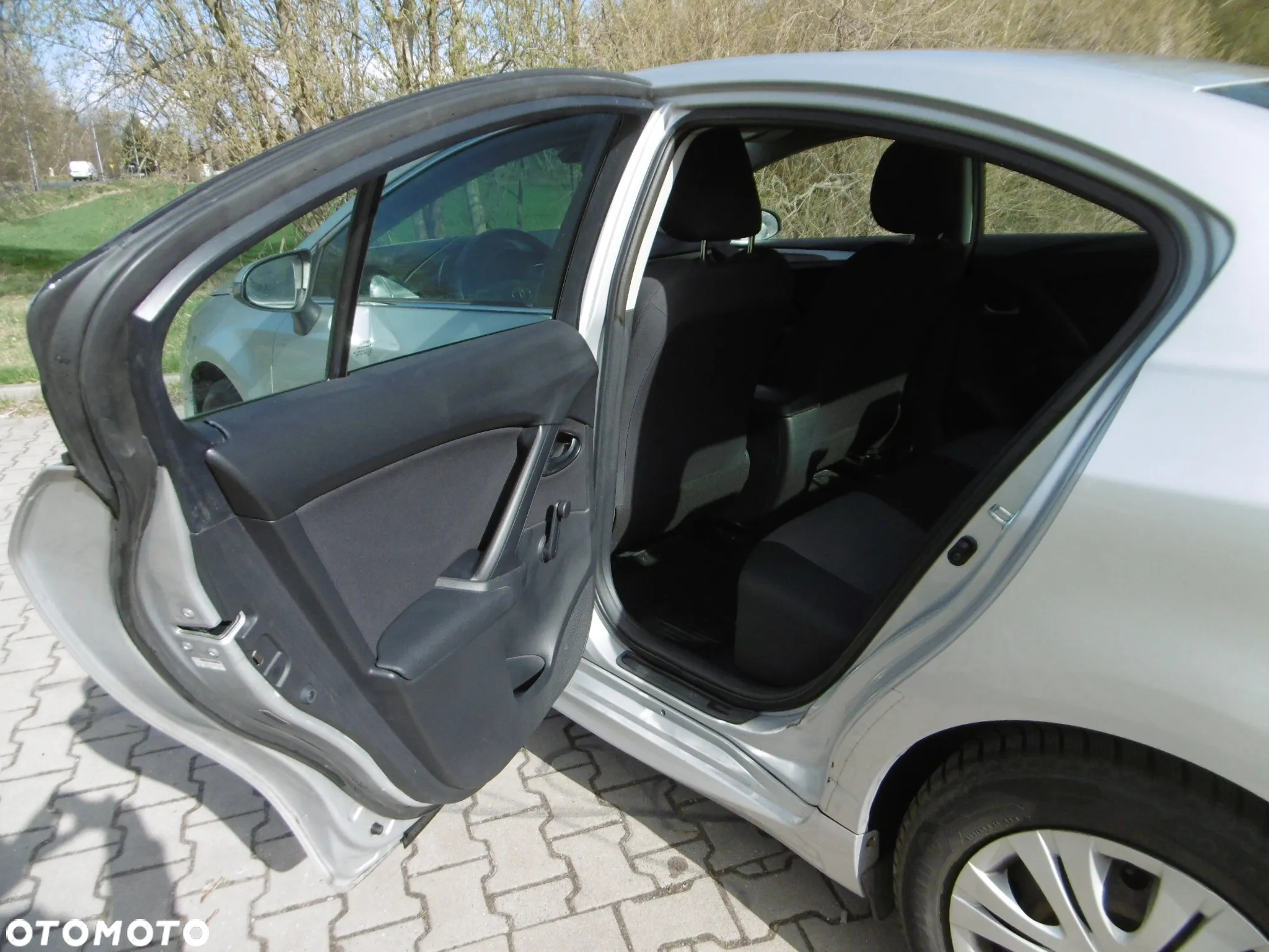 Toyota Avensis 1.6 Active - 10