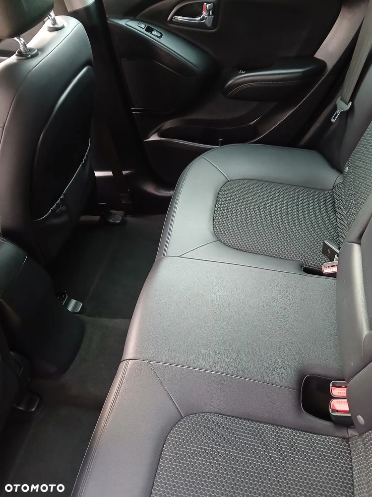 Hyundai ix35 1.7 CRDi 2WD blue Finale Gold - 15