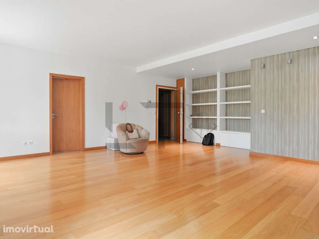 Fantástico Apartamento T3 com 2 Lugares de Garagem e Excelente Lumi... - Grande imagem: 5/28