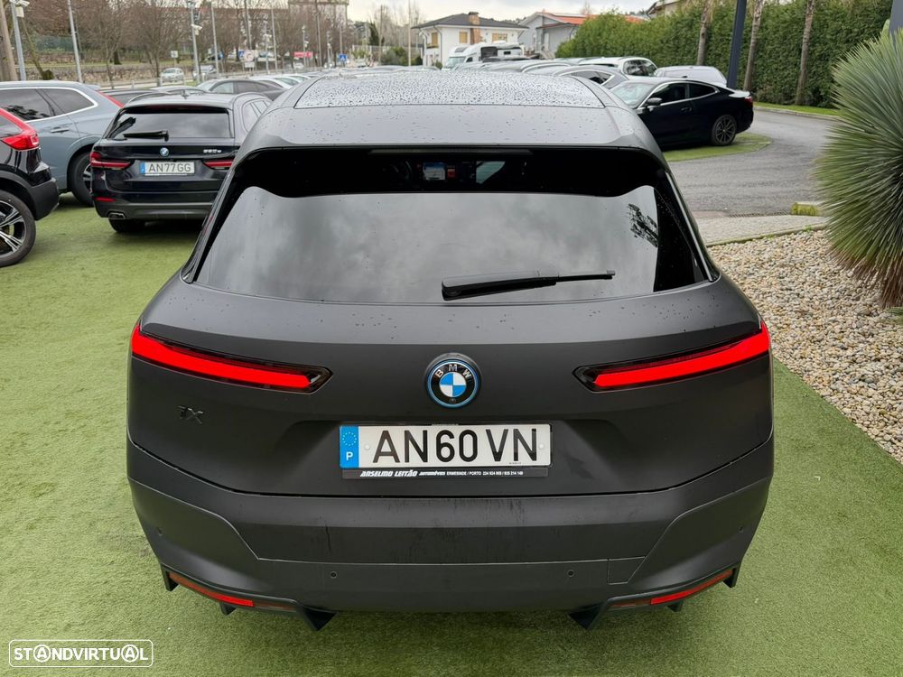 BMW iX xDrive 40 - 11