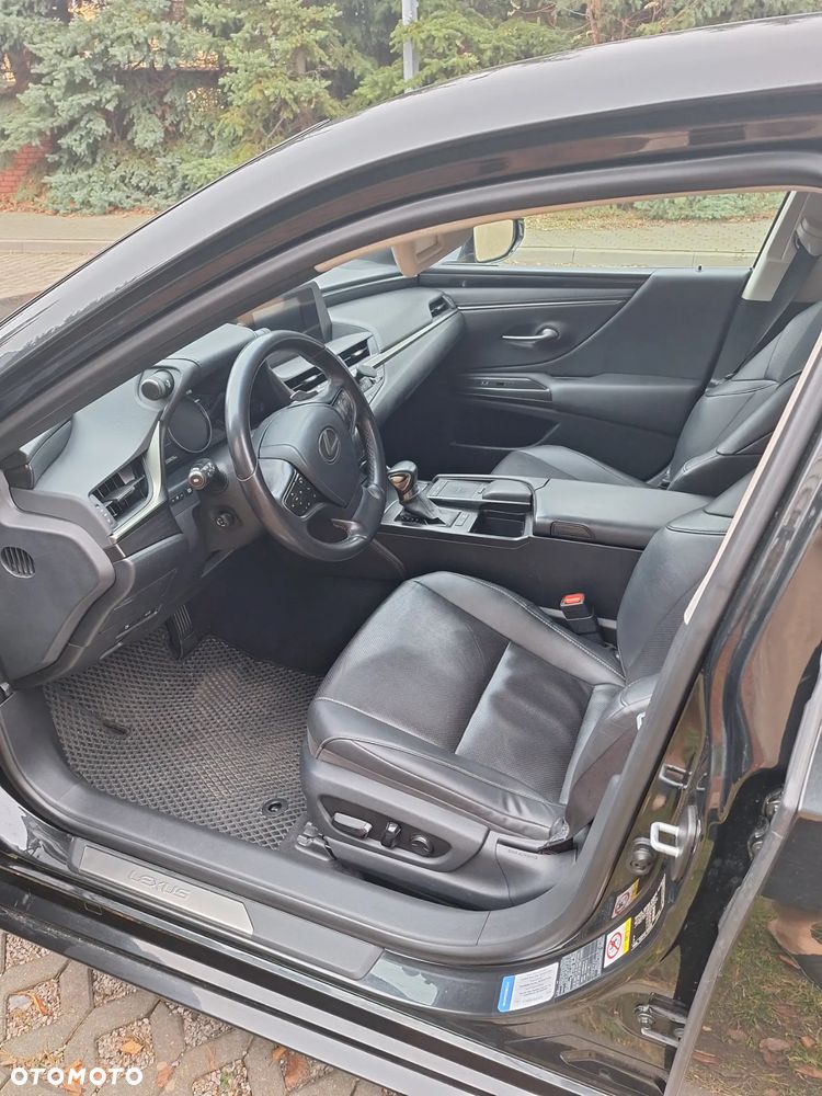 Lexus ES 300h Style Edition - 5