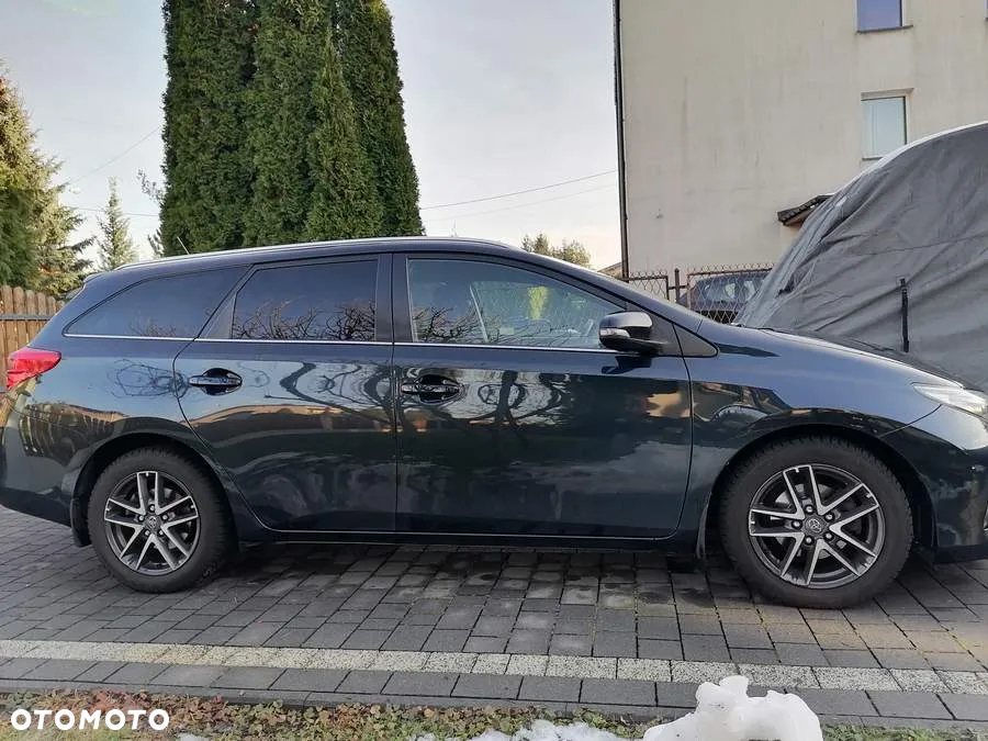 Toyota Auris 1.4 D-4D Premium + EU5 - 19