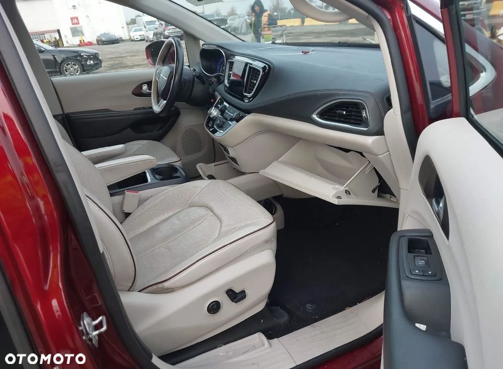 Chrysler Pacifica - 8