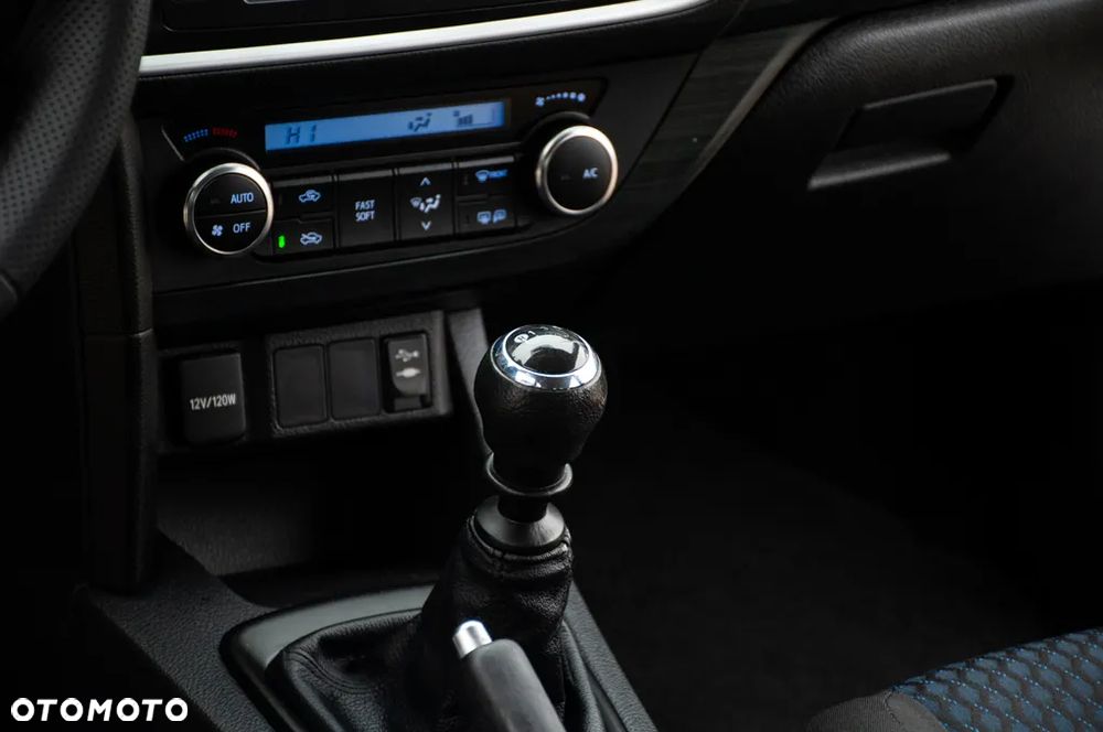 Toyota Auris 1.33 VVT-i Life - 32